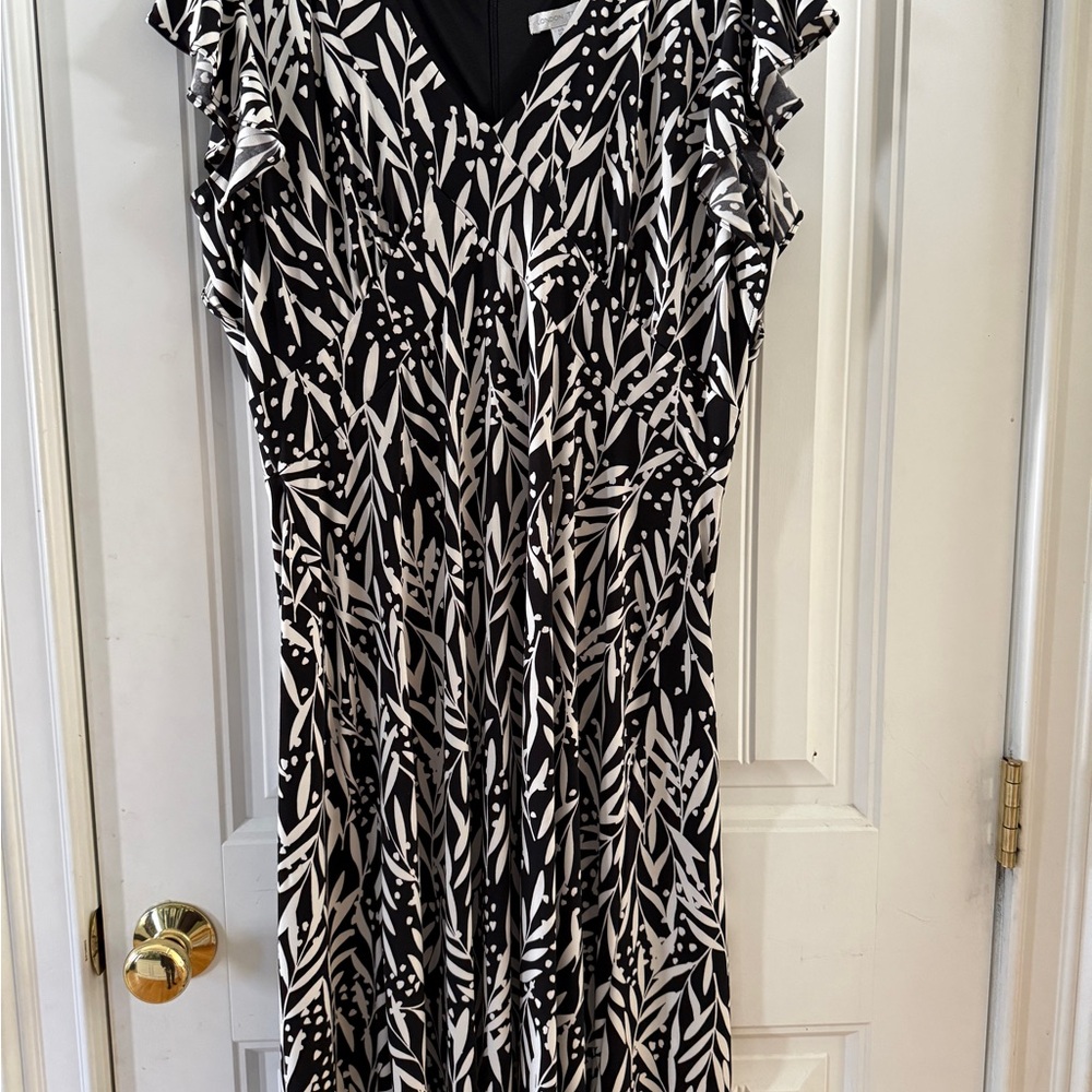 London Times Black and White Leaf Print Maxi Dress